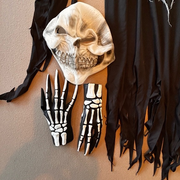 Spirit Halloween Grim Reaper Costume Size Small 8/10 Like New​ - Picture 3 of 6